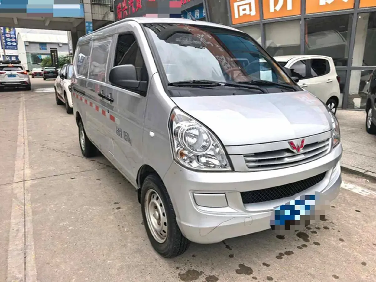 2021 WuLing RongGuang S 1.2L 76HP L4 5MT,autocango,china used car exporter,china ev exporter,chinese used car exporter,chinese used ev exporter