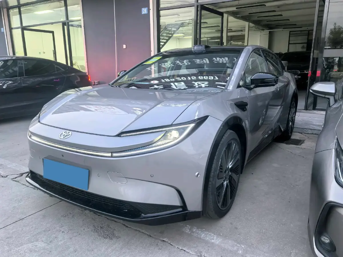 2025 Toyota bZ5 BEV