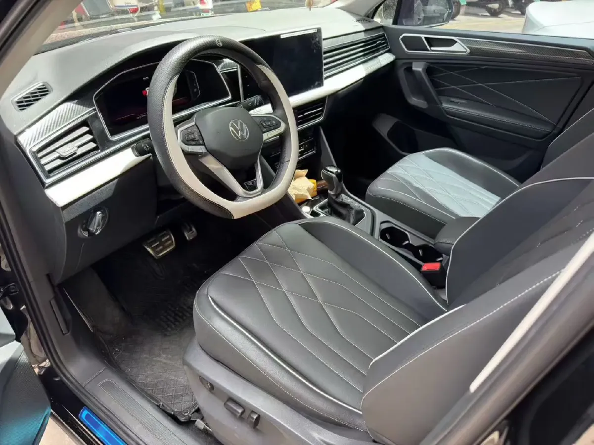 2024 Volkswagen Tiguan L 2.0T 186HP L4 7DCT,autocango,china used car exporter,china ev exporter,chinese used car exporter,chinese used ev exporter