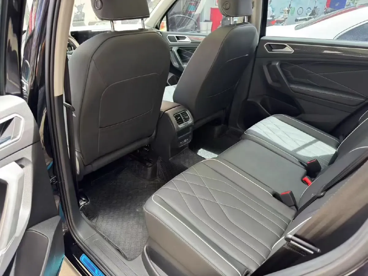 2024 Volkswagen Tiguan L 2.0T 186HP L4 7DCT,autocango,china used car exporter,china ev exporter,chinese used car exporter,chinese used ev exporter