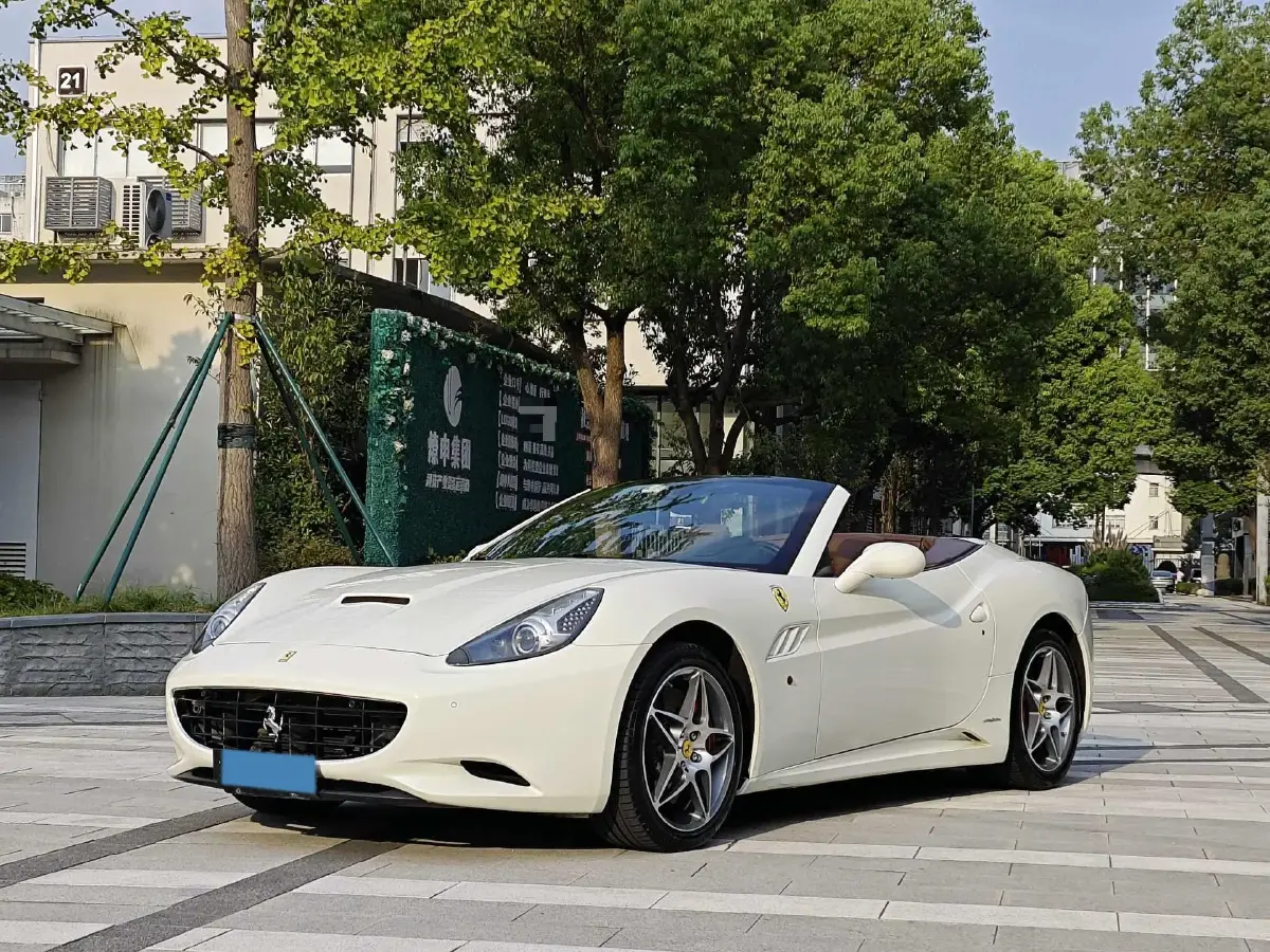 2009 Ferrari California T 4.3L 460HP V8 7DCT