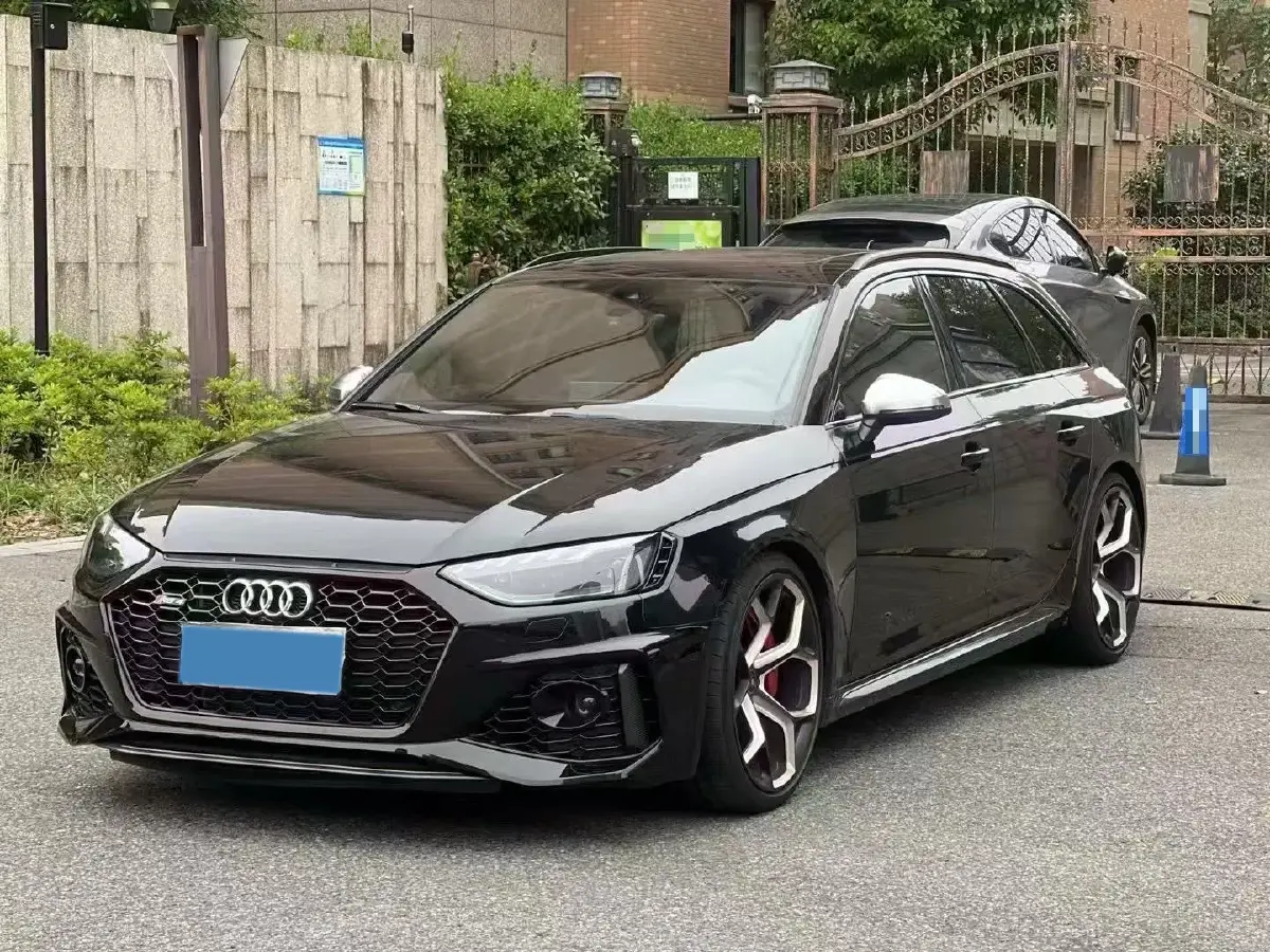2023 Audi RS 4 2.9T 450HP V6 8AT