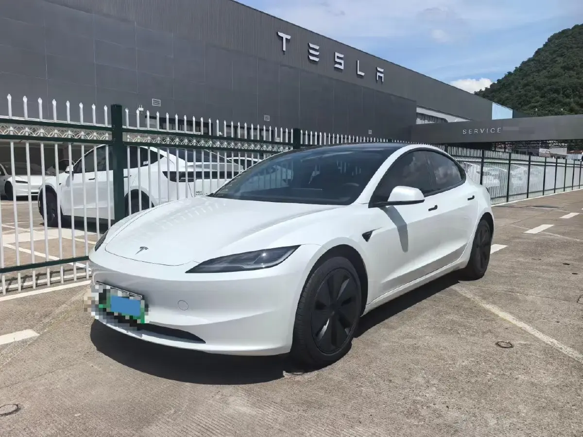 2025 Tesla Model 3 BEV 62.5KWH