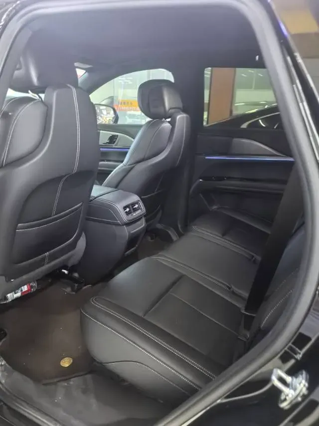 2025 Cadillac XT5 2.0T 237HP L4 9AT,autocango,china used car exporter,china ev exporter,chinese used car exporter,chinese used ev exporter