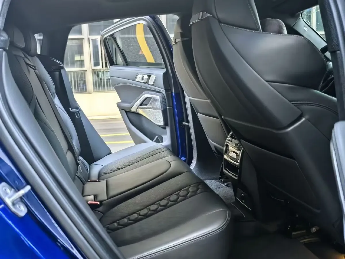 2020 BMW X6 M 4.4T 600HP V8 8AT,autocango,china used car exporter,china ev exporter,chinese used car exporter,chinese used ev exporter