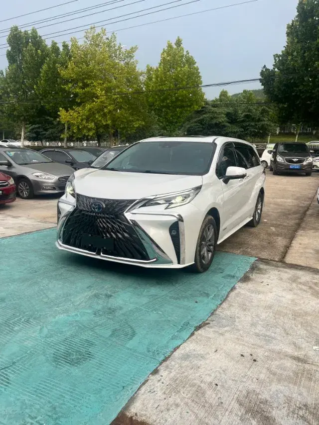 2023 Toyota Sienna 2.5L 189HP L4 E-CVT Hybrid