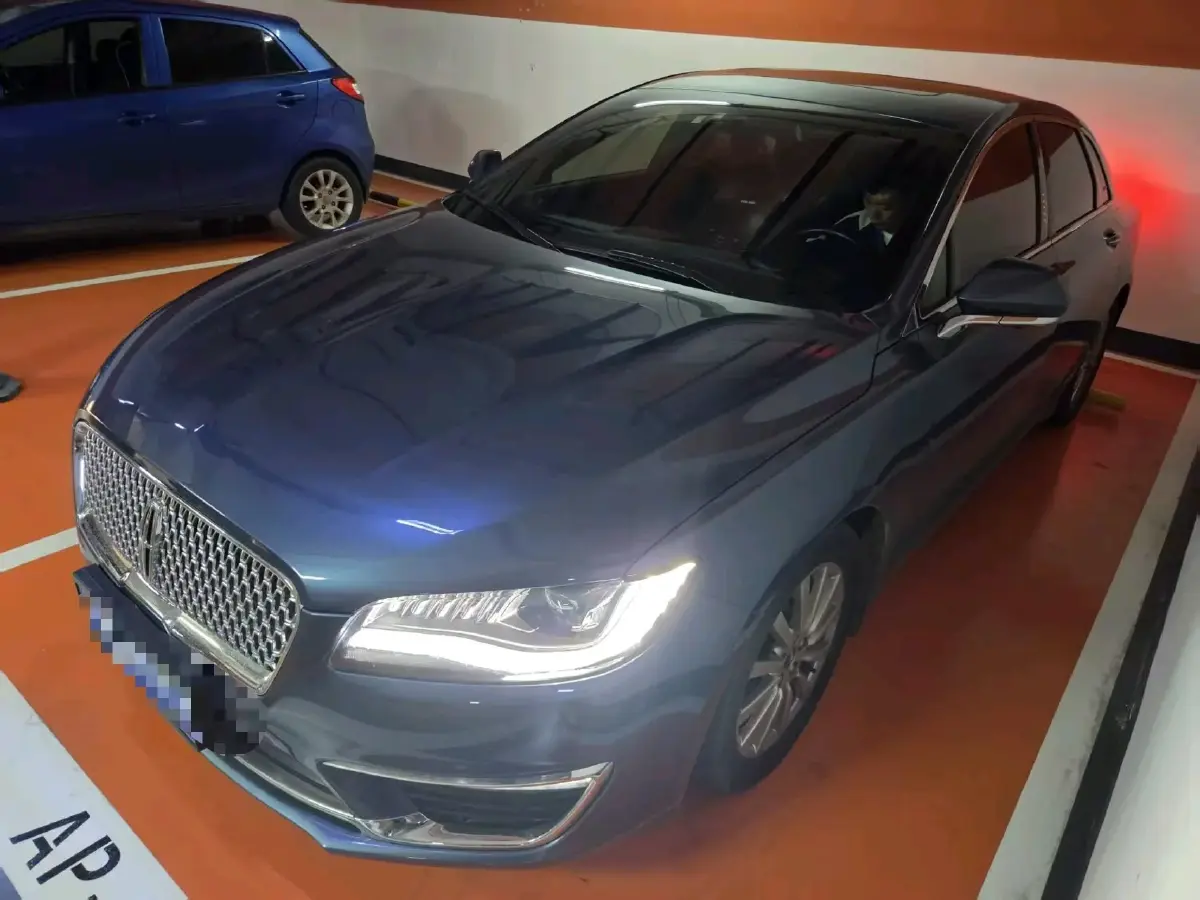 2019 Lincoln MKZ 2.0T 196HP L4 6AT