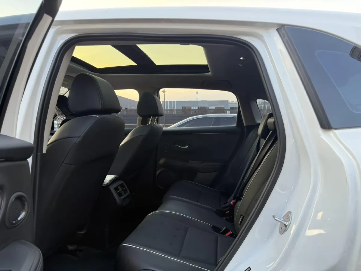 2022 Honda ZR-V 1.5T 182HP L4 CVT,autocango,china used car exporter,china ev exporter,chinese used car exporter,chinese used ev exporter