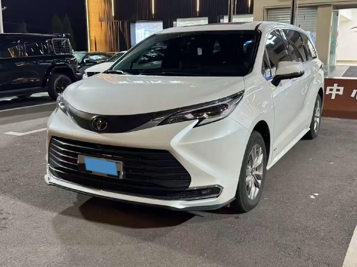 2024 Toyota Sienna 2.5L 189HP L4 E-CVT Hybrid