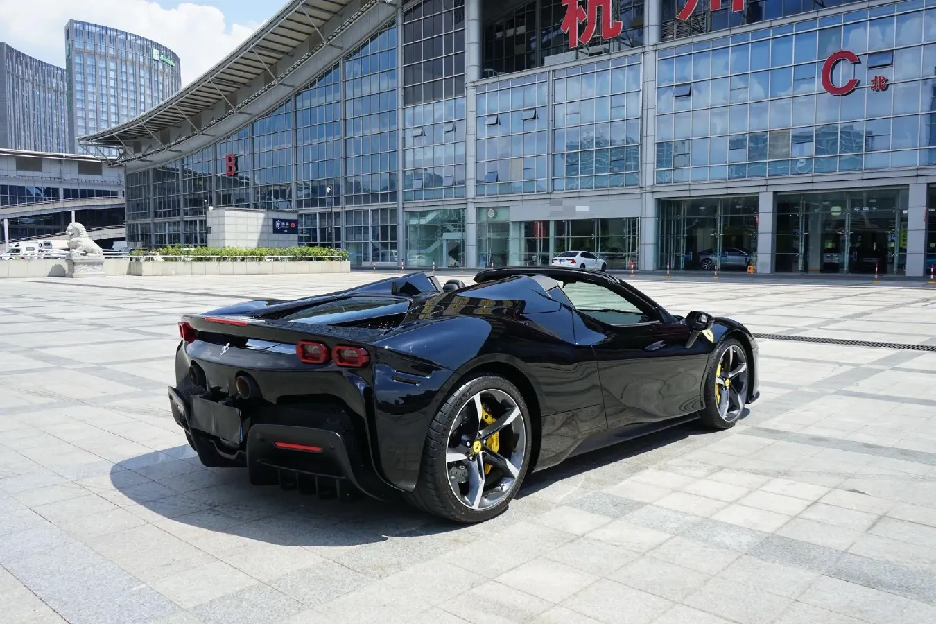 2021 Ferrari SF90 3.9T 781HP V8 8DCT PHEV 7.9KWH,autocango,china used car exporter,china ev exporter,chinese used car exporter,chinese used ev exporter