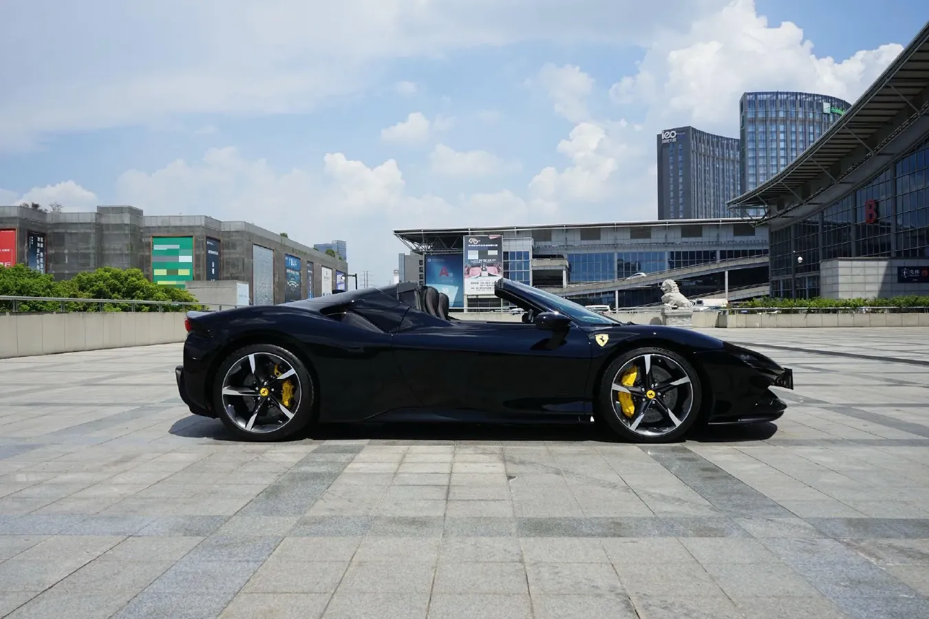 2021 Ferrari SF90 3.9T 781HP V8 8DCT PHEV 7.9KWH,autocango,china used car exporter,china ev exporter,chinese used car exporter,chinese used ev exporter