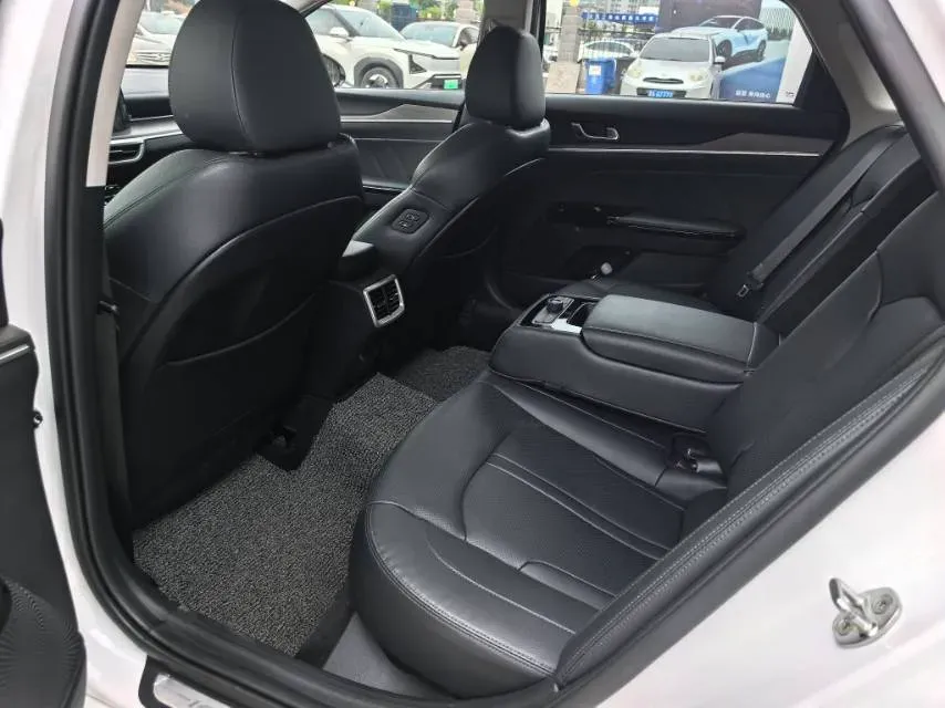 2025 Kia K5 2.0T 240HP L4 8AT,autocango,china used car exporter,china ev exporter,chinese used car exporter,chinese used ev exporter