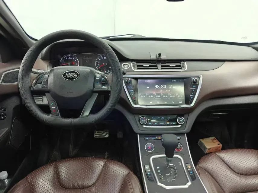 2015 Landwind X7 2.0T 190HP L4 8AT,autocango,china used car exporter,china ev exporter,chinese used car exporter,chinese used ev exporter