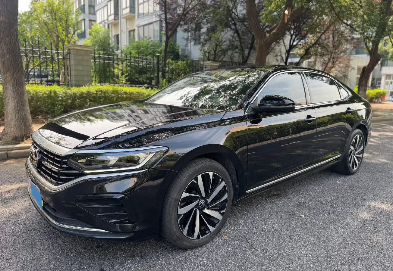 2023 Volkswagen Passat 2.0T 186HP L4 7DCT