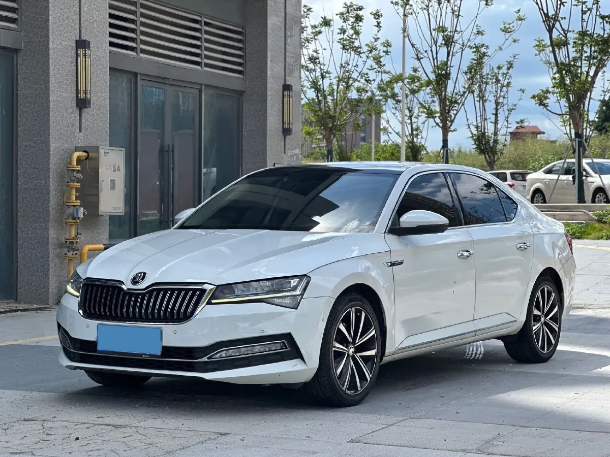 2022 Skoda Superb 2.0T 186HP L4 7DCT
