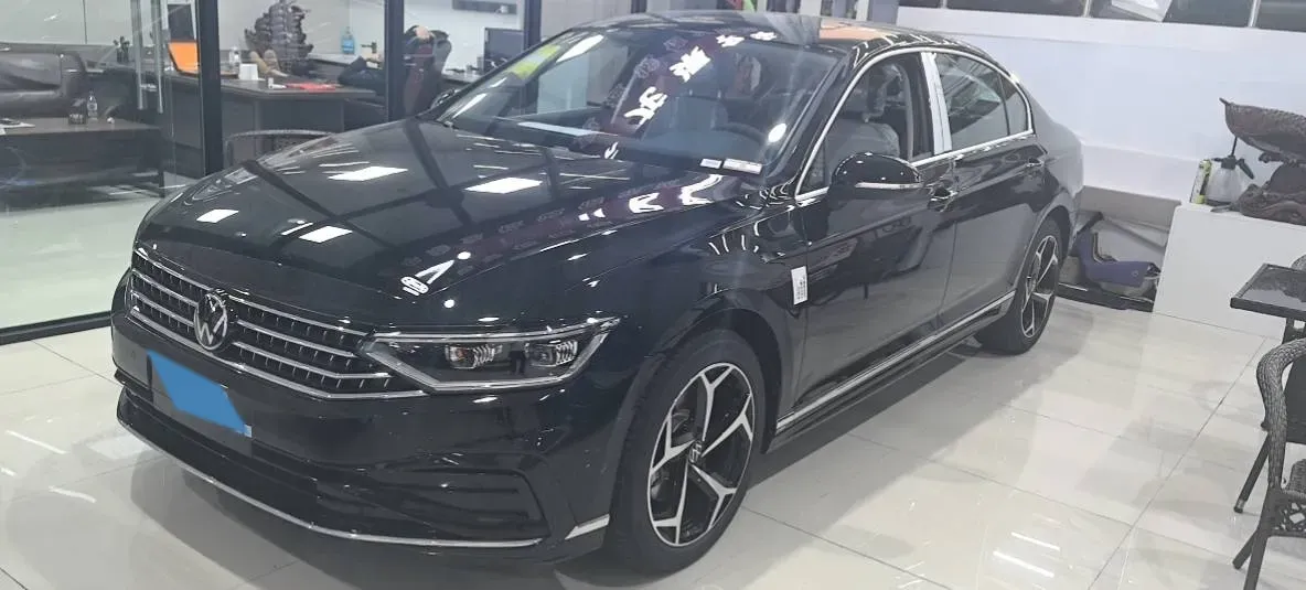 2025 Volkswagen Magotan 2.0T 186HP L4 7DCT,autocango,china used car exporter,china ev exporter,chinese used car exporter,chinese used ev exporter