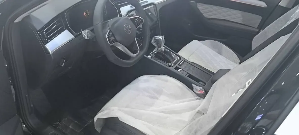 2025 Volkswagen Magotan 2.0T 186HP L4 7DCT,autocango,china used car exporter,china ev exporter,chinese used car exporter,chinese used ev exporter