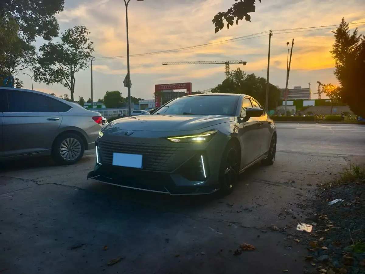 2022 ChangAn UNI-V 1.5T 188HP L4 7DCT