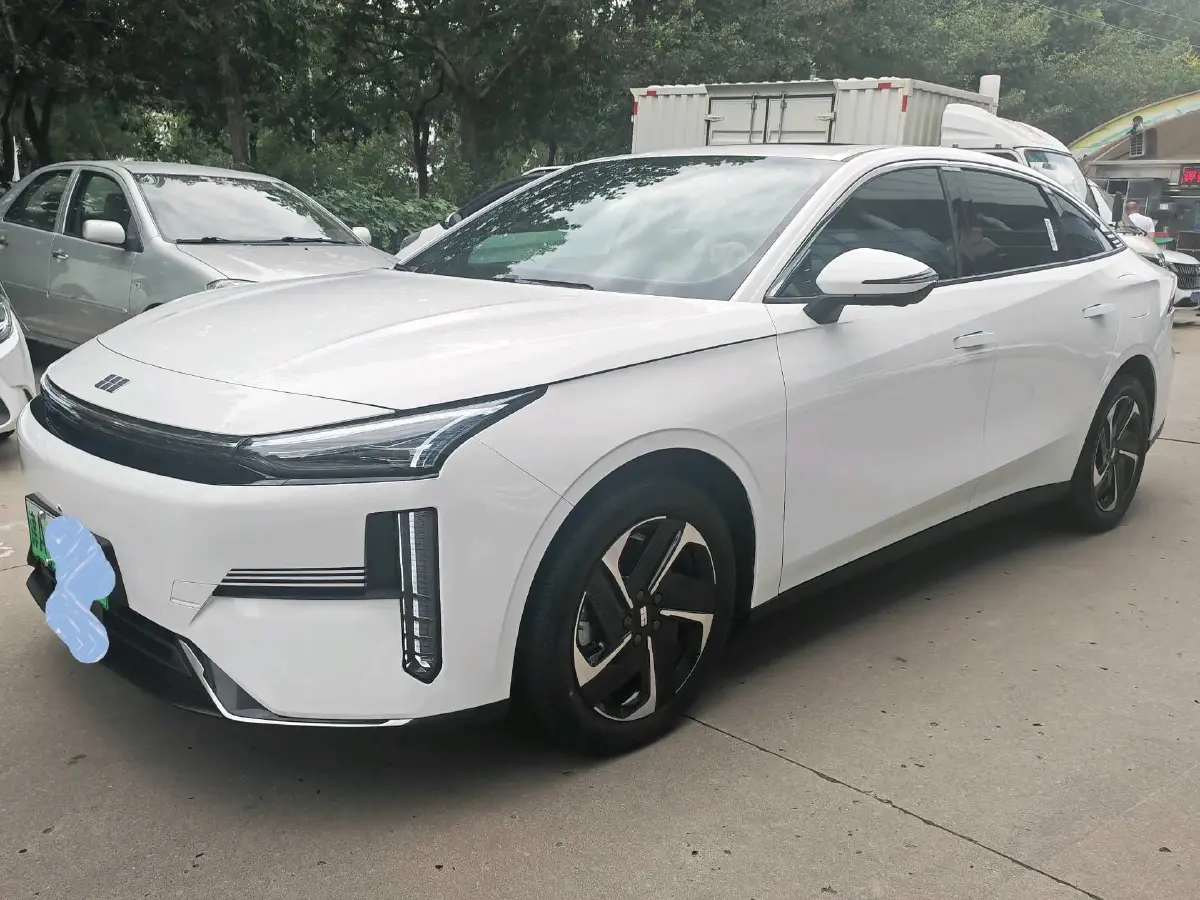 2024 Geely Galaxy L6 1.5T 163HP L4 3DHT PHEV