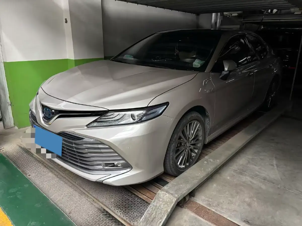 2019 Toyota Camry 2.5L 178HP L4 E-CVT Hybrid