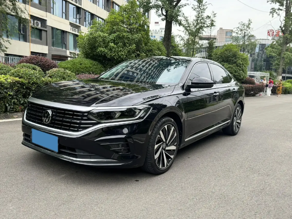 2023 Volkswagen Passat 2.0T 186HP L4 7DCT