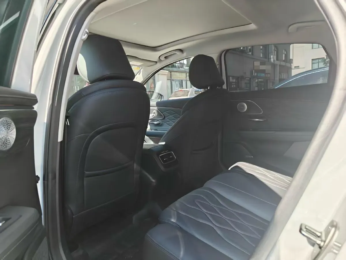 2025 Chery Arrizo 8 Pro 1.6T 197HP L4 7DCT,autocango,china used car exporter,china ev exporter,chinese used car exporter,chinese used ev exporter