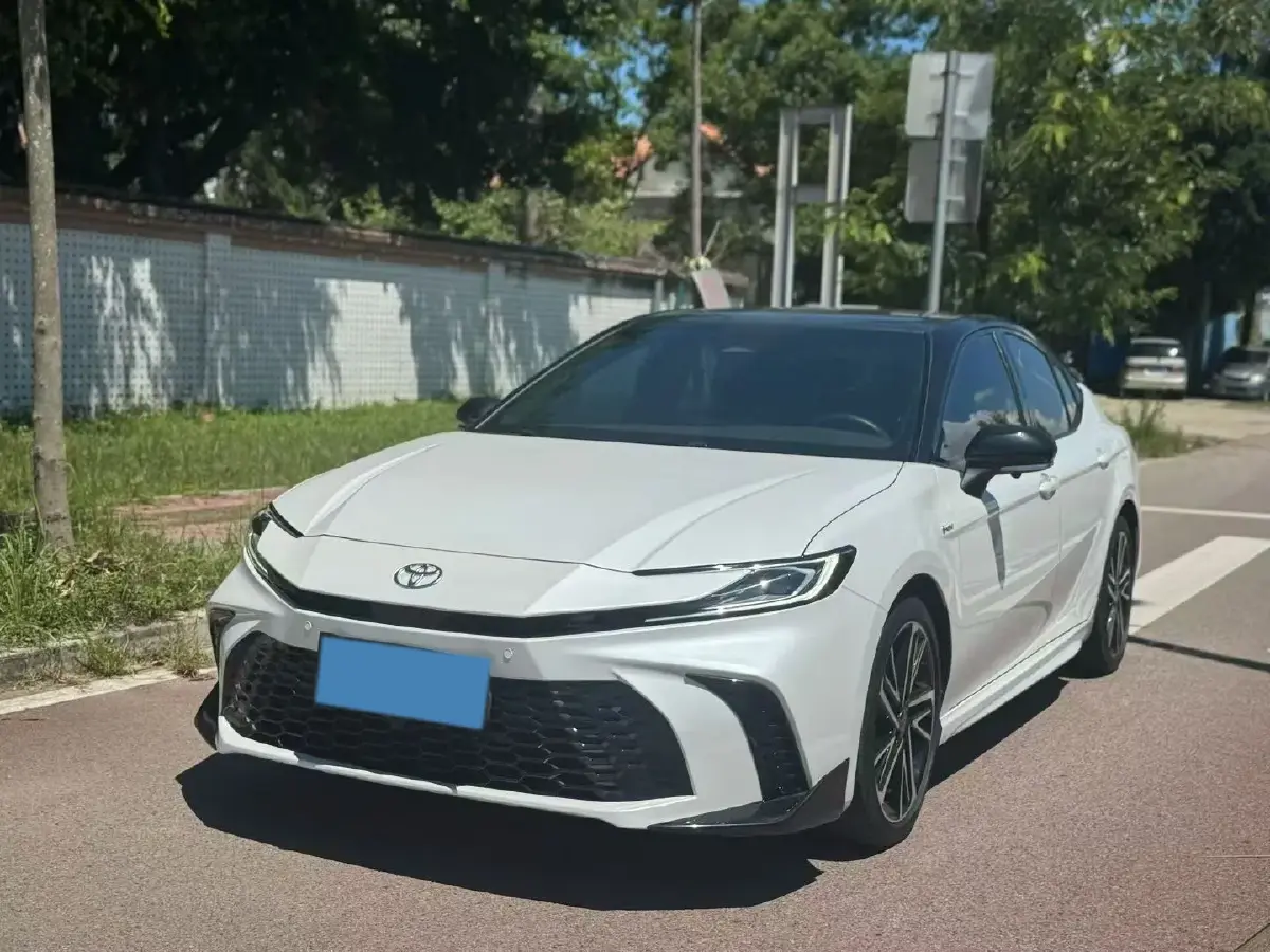 2024 Toyota Camry 2.0L 152HP L4 E-CVT Hybrid