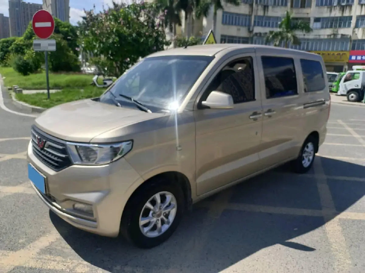 2022 WuLing HongGuang V 1.5L 99HP L4 6MT