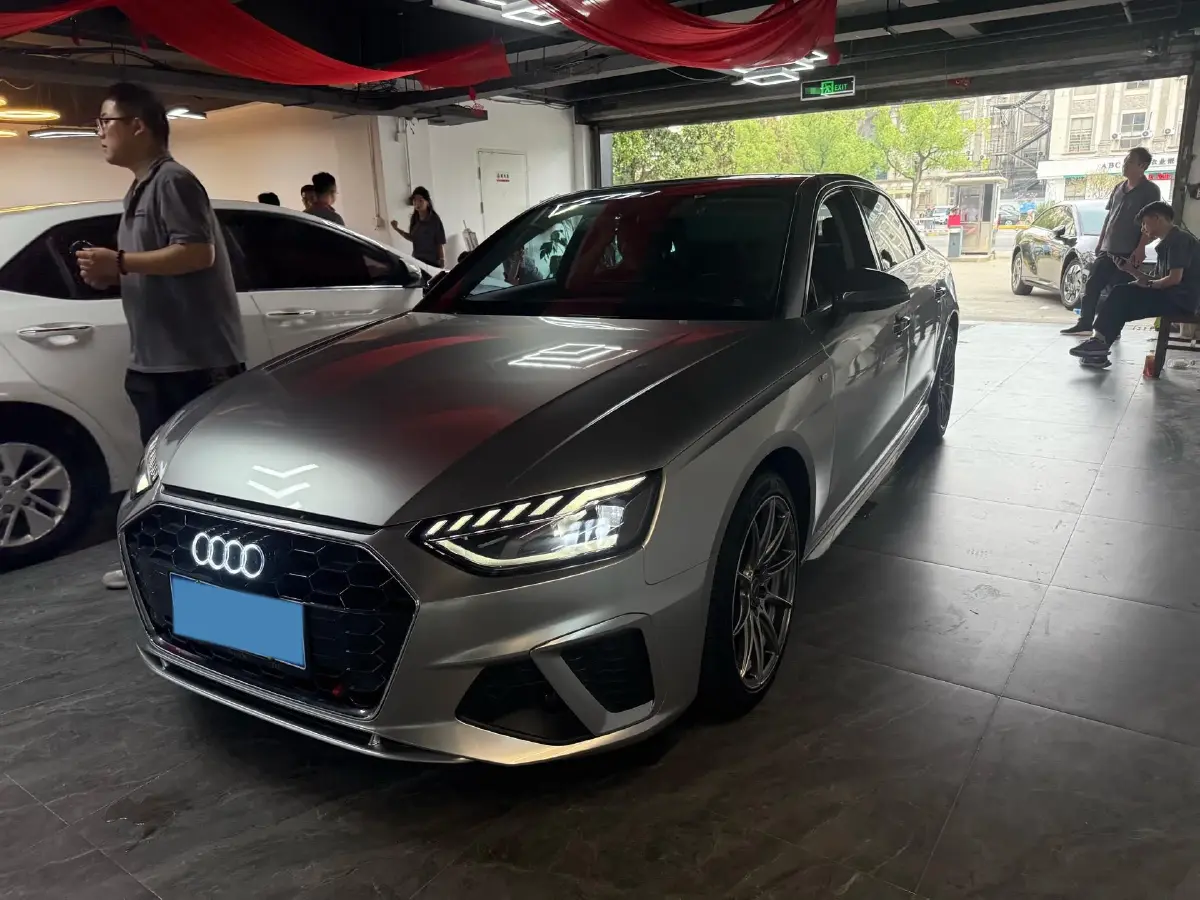 2022 Audi A4L 2.0T 190HP L4 7DCT