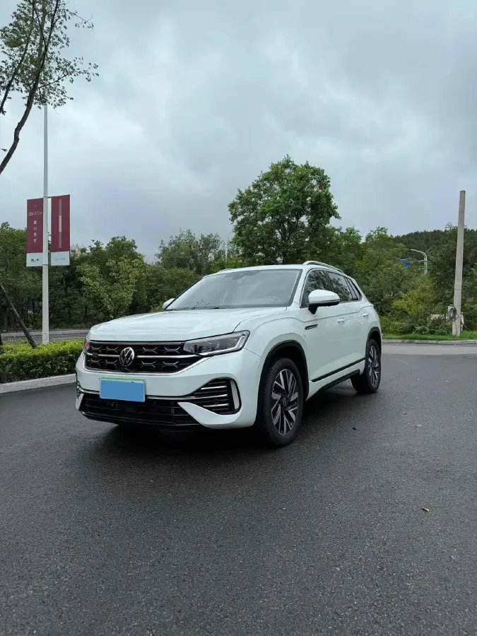 2023 Volkswagen Tayron 2.0T 220HP L4 7DCT