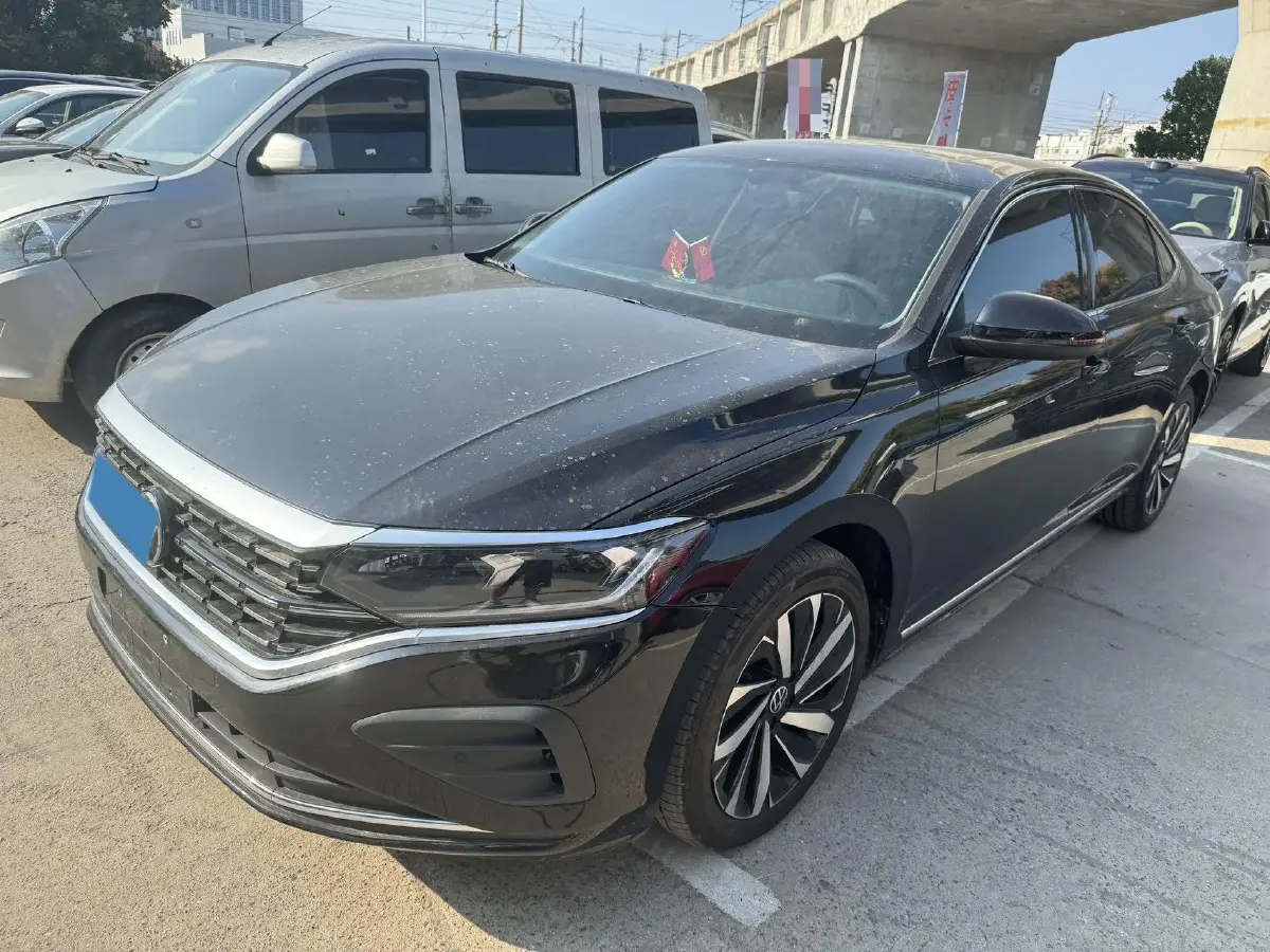 2025 Volkswagen Passat 2.0T 220HP L4 7DCT