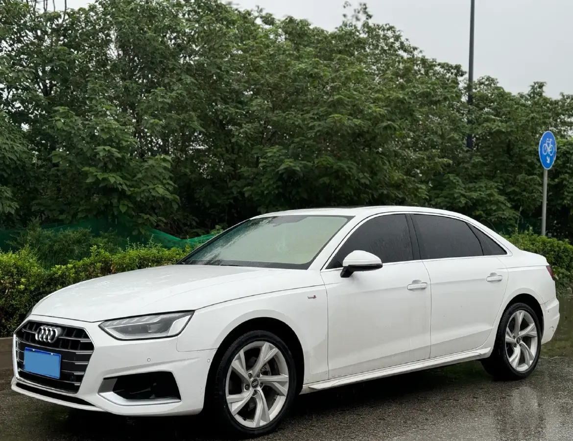2022 Audi A4L 2.0T 190HP L4 7DCT