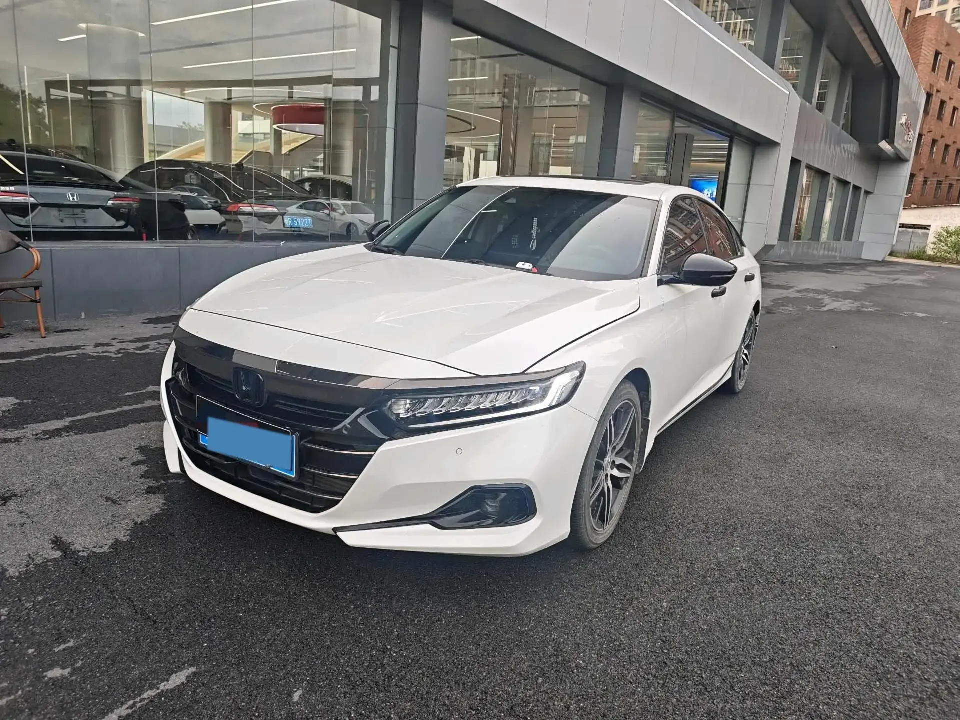 2022 HONDA ACCORD view 1