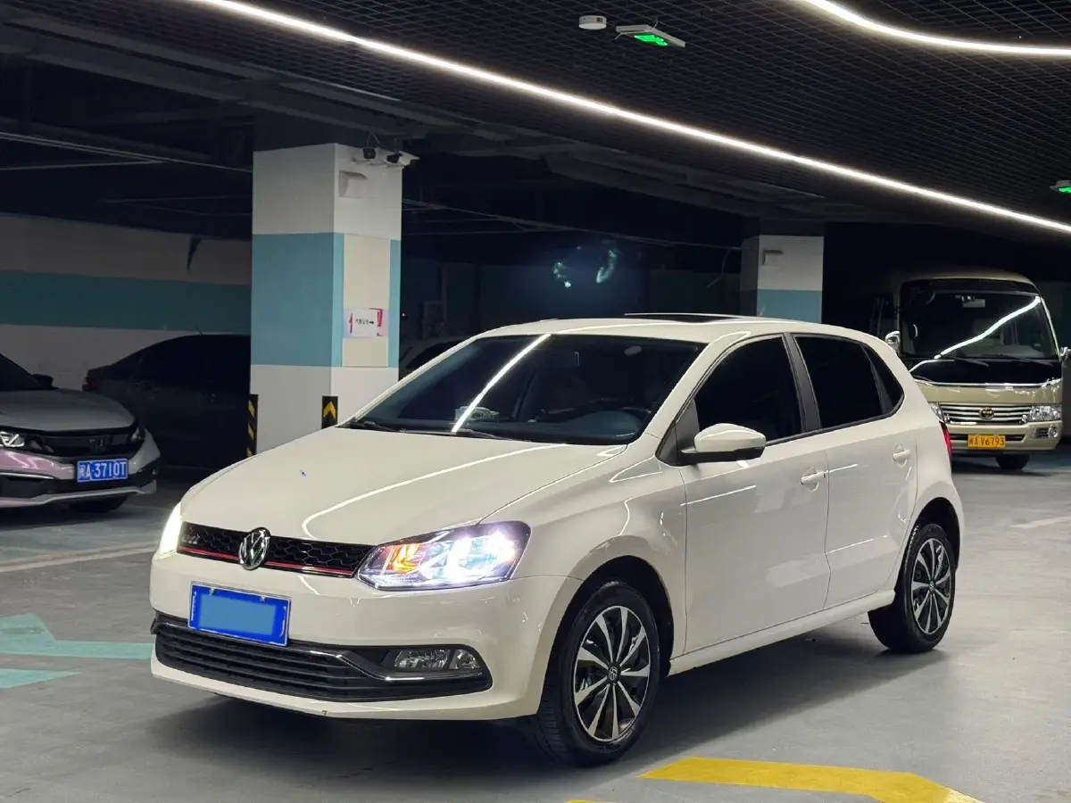 2016 Volkswagen Polo 1.6L 110HP L4 6AT