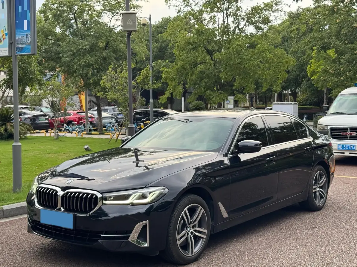 2023 BMW 5 Series 2.0T 245HP L4 8AT