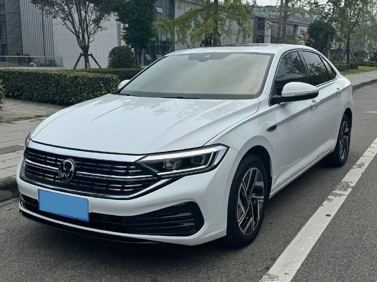 2023 Volkswagen Sagitar 1.5T 160HP L4 7DCT