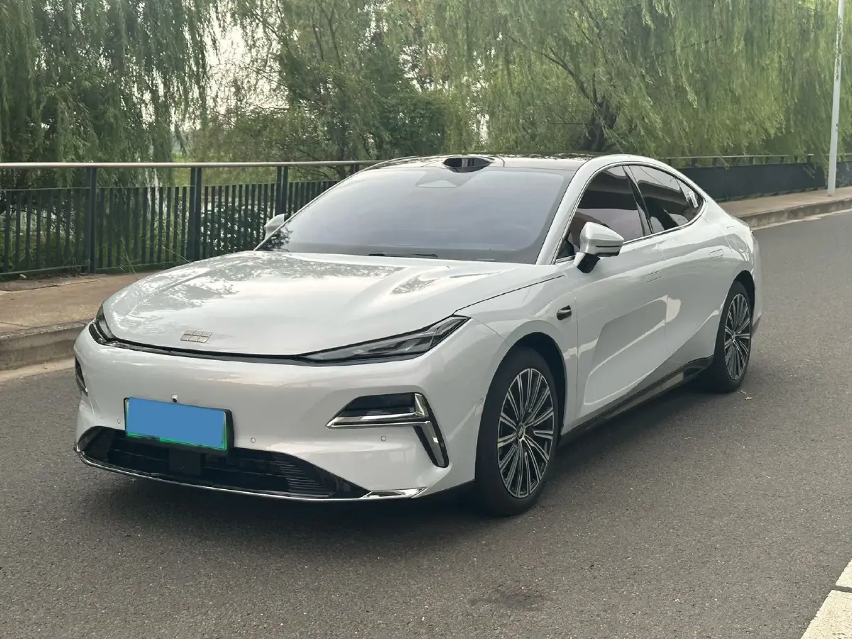 2025 Geely Galaxy Starshine 8 1.5T 163HP L4 3DHT PHEV 27.69KWH