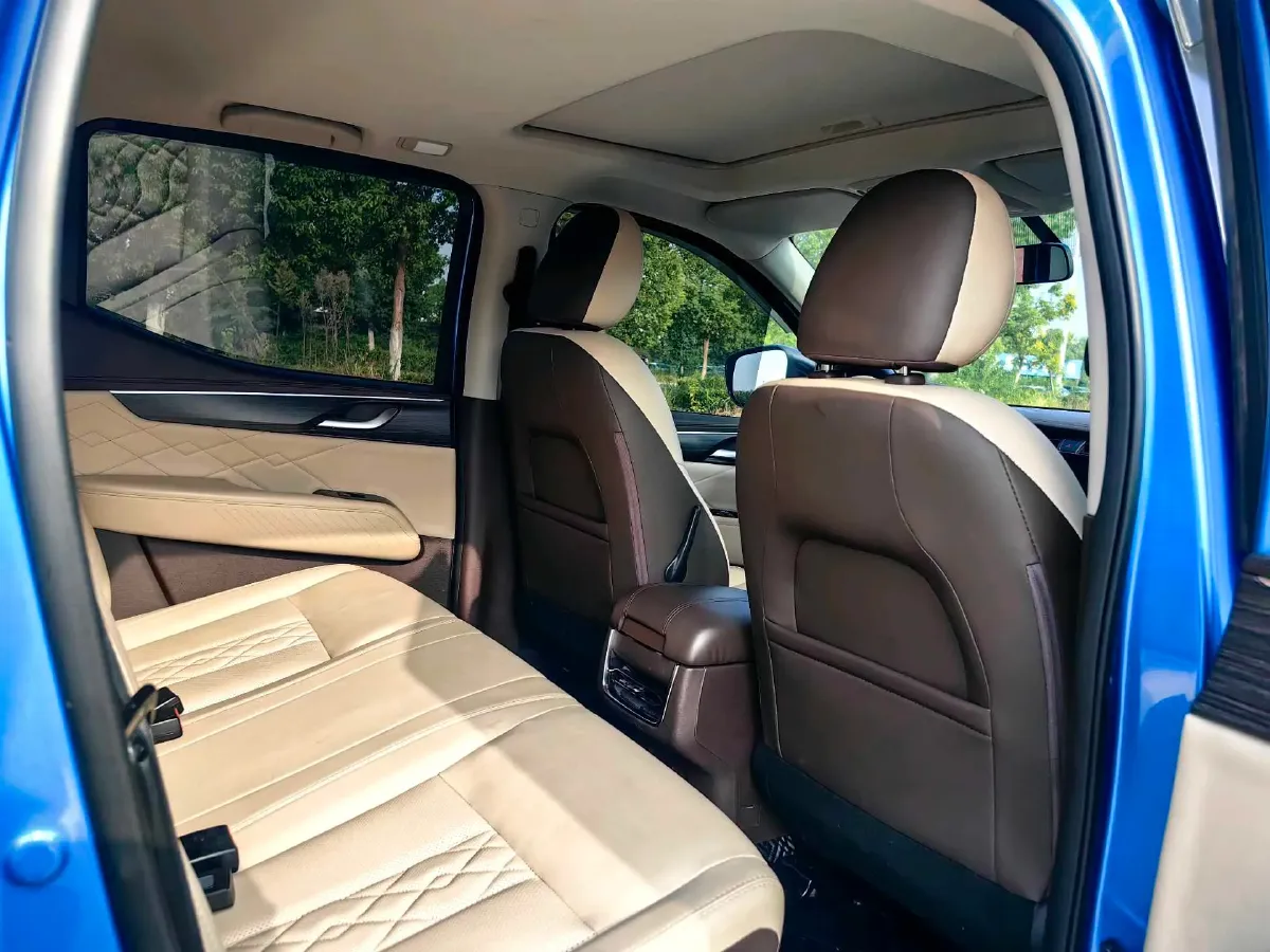 2022 Dongfeng RuiQi 7 2.3T 166HP L4 6MT,autocango,china used car exporter,china ev exporter,chinese used car exporter,chinese used ev exporter