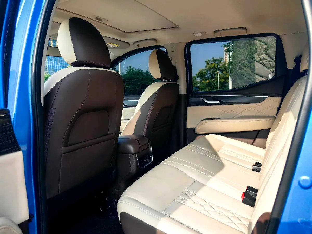 2022 Dongfeng RuiQi 7 2.3T 166HP L4 6MT,autocango,china used car exporter,china ev exporter,chinese used car exporter,chinese used ev exporter