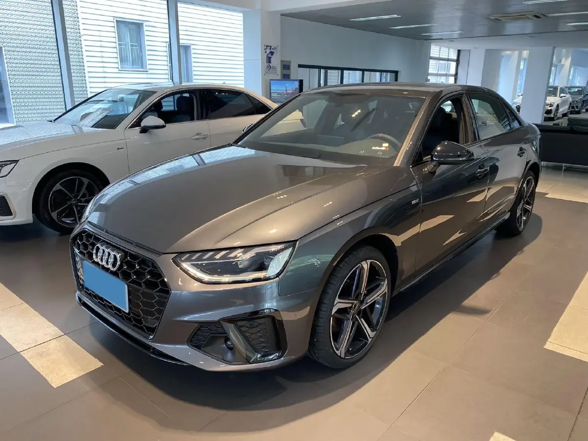 2025 Audi A4L 2.0T 190HP L4 7DCT