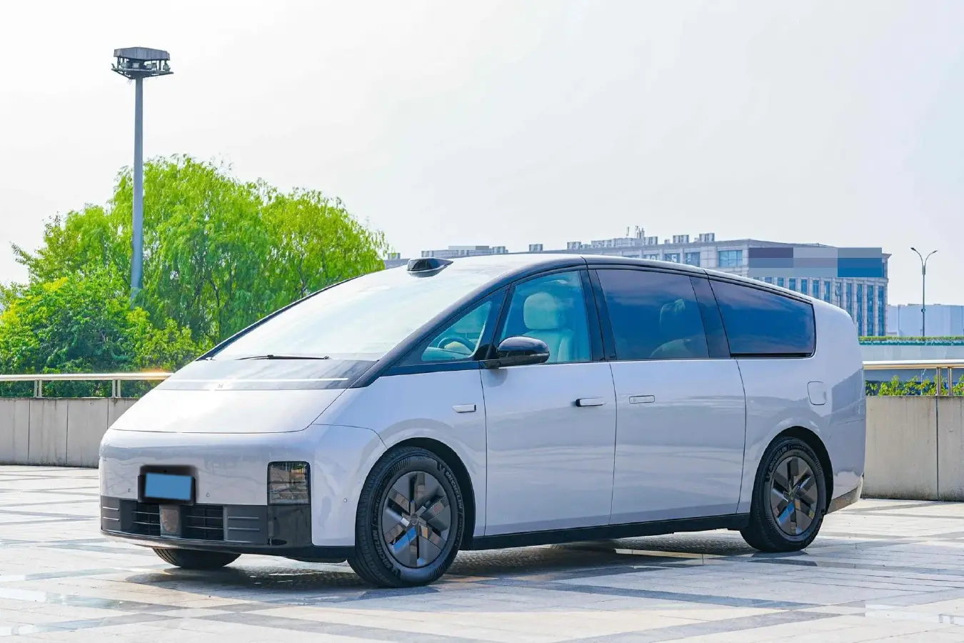 2024 Li MEGA BEV 102.7KWH