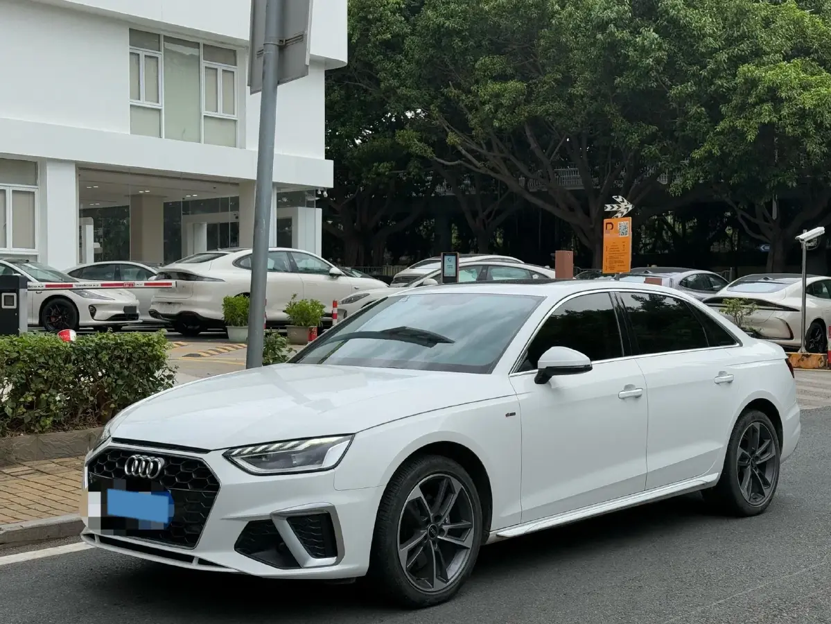 2022 Audi A4L 2.0T 190HP L4 7DCT