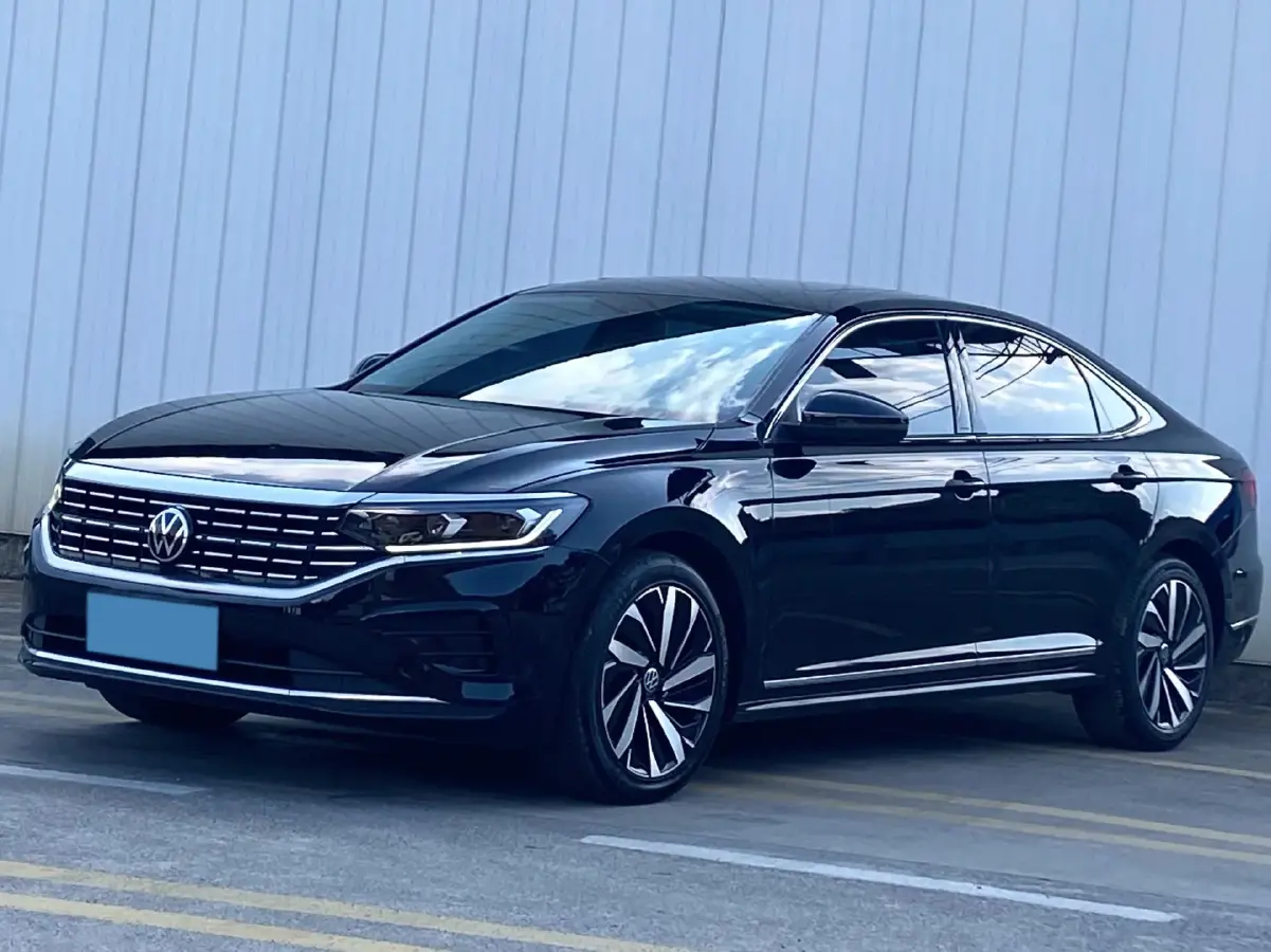 2022 Volkswagen Passat 2.0T 186HP L4 7DCT