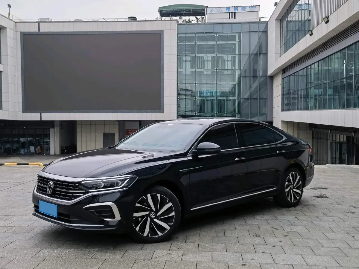 2023 Volkswagen Passat 2.0T 186HP L4 7DCT