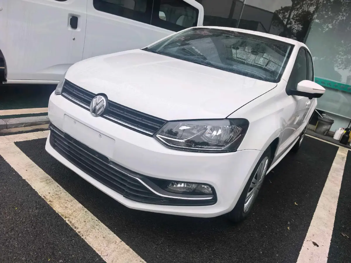 2016 Volkswagen Polo 1.6L 110HP L4 6AT
