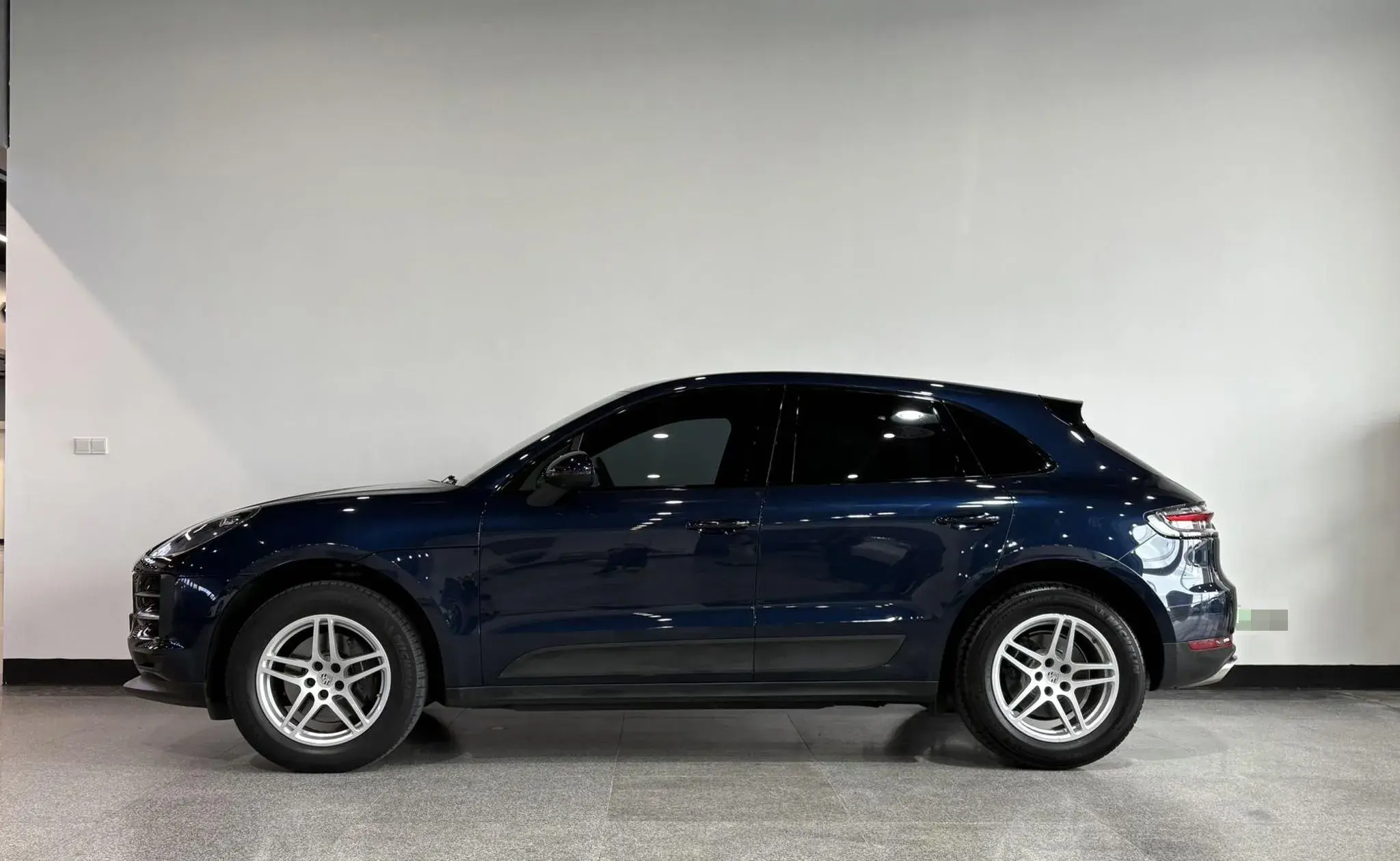2021 PORSCHE MACAN thumbnail 3