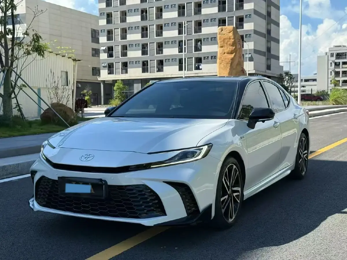 2024 Toyota Camry 2.0L 152HP L4 E-CVT Hybrid