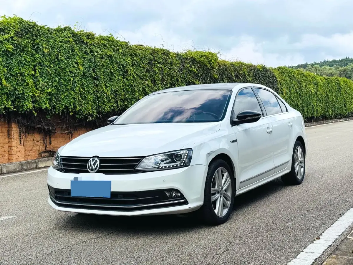 2018 Volkswagen Sagitar 1.4T 150HP L4 7DCT