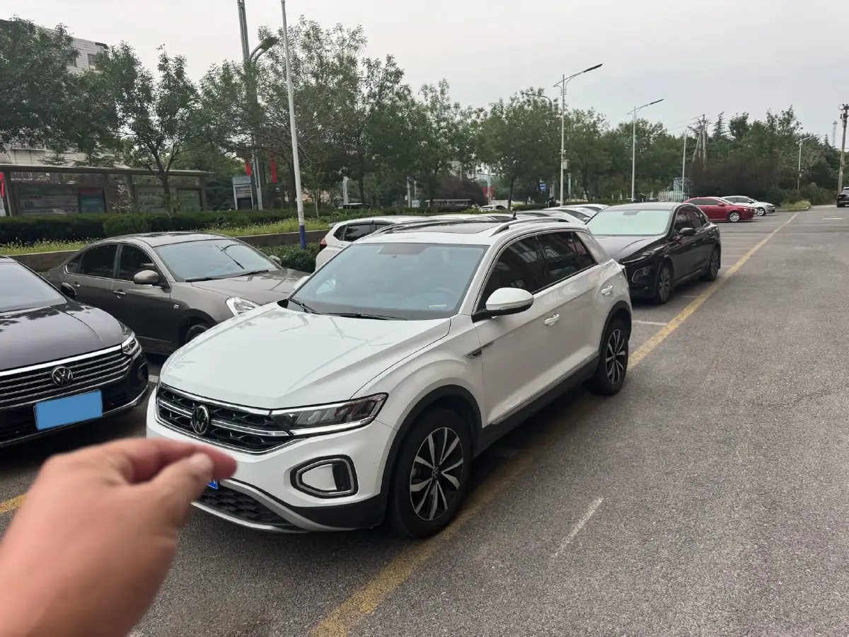 2023 Volkswagen T-Roc 1.4T 150HP L4 7DCT