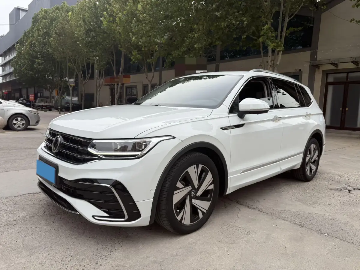 2023 Volkswagen Tiguan L 2.0T 186HP L4 7DCT